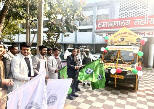 सड़क सुरक्षा को लेकर जिला प्रशासन का अभियान तेज, जागरूकता रथ किया रवाना